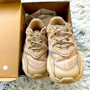 Adidas Toddler Size 10 Ozweego Beige